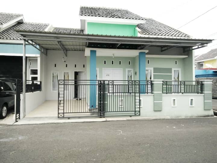 Fajri Homestay: Tempat Menginap yang Menyatu dengan Budaya Cilacap